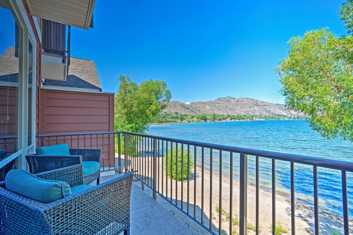 Main deck looking out to the lake