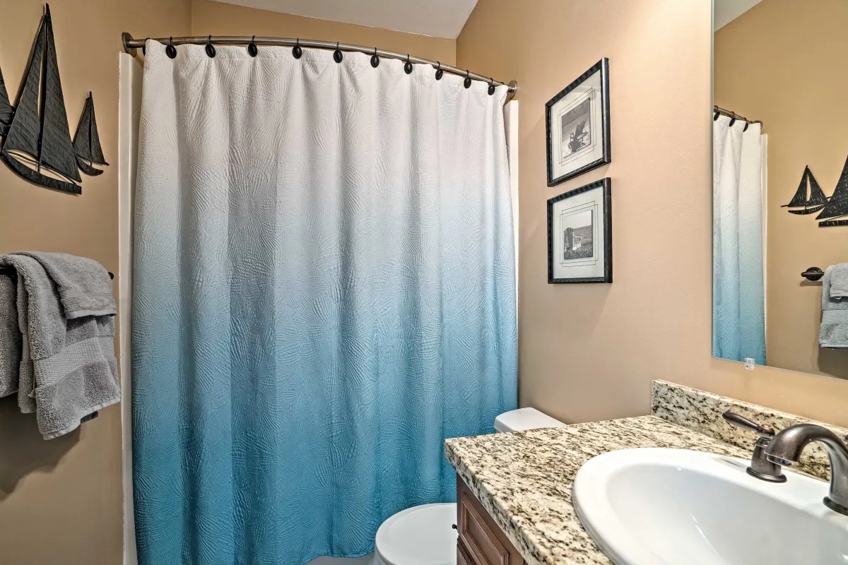 Main-floor bath