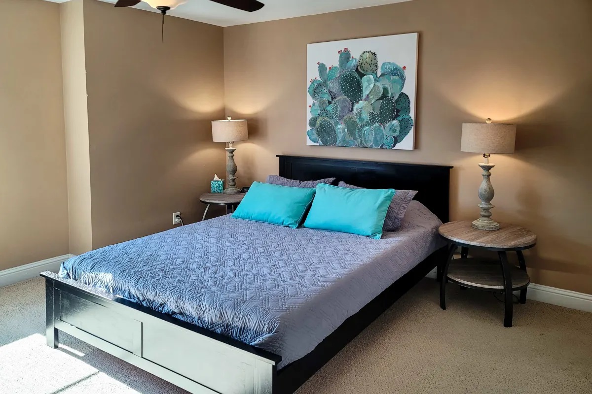 Upper queen bed