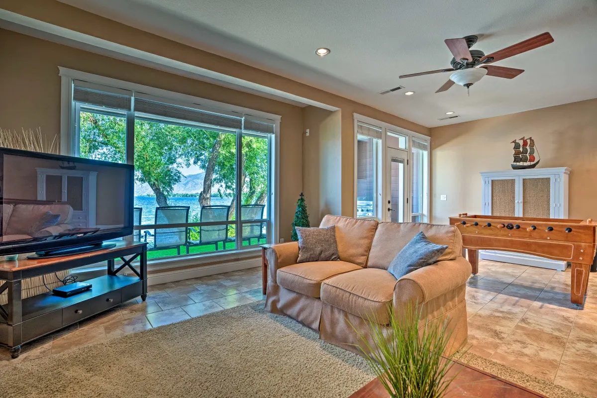 Lower family room opening to the lake