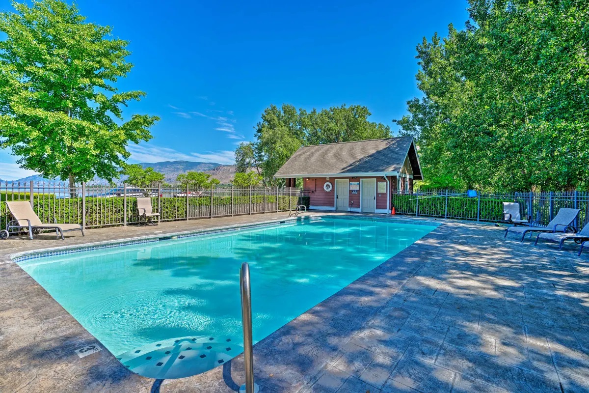 Community pool