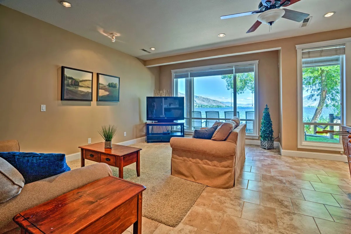 Lower family room seating